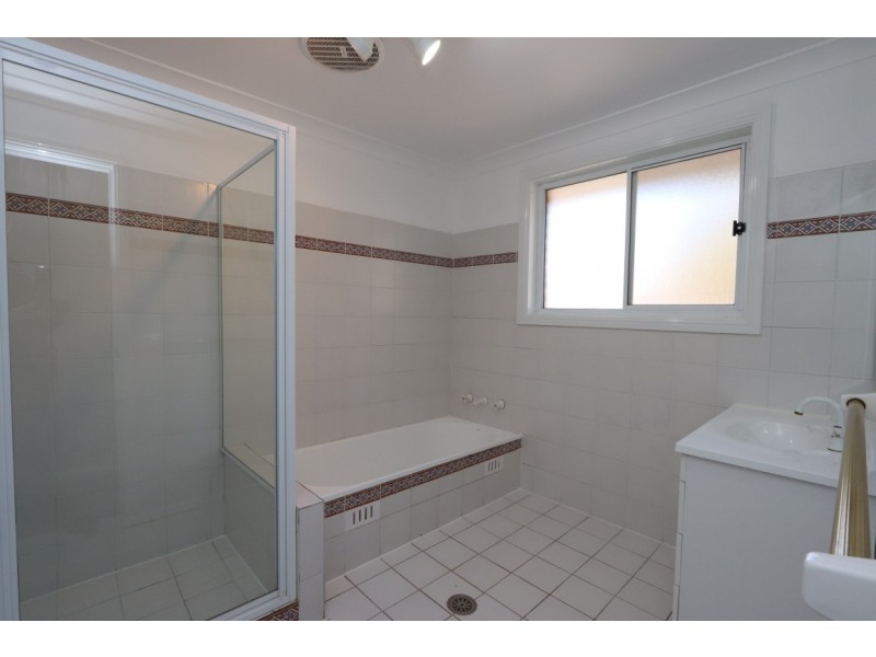 19 Kurumben Place, Bathurst NSW 2795