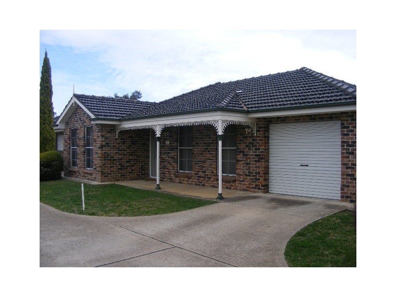 2/106 Piper, Bathurst NSW 2795