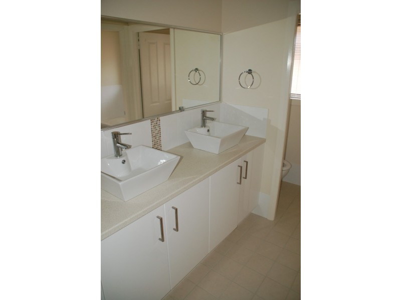 26 Riverside Retreat, Bathurst NSW 2795