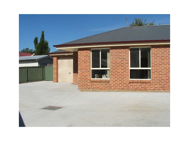 2/60A Morrisset St, Bathurst NSW 2795