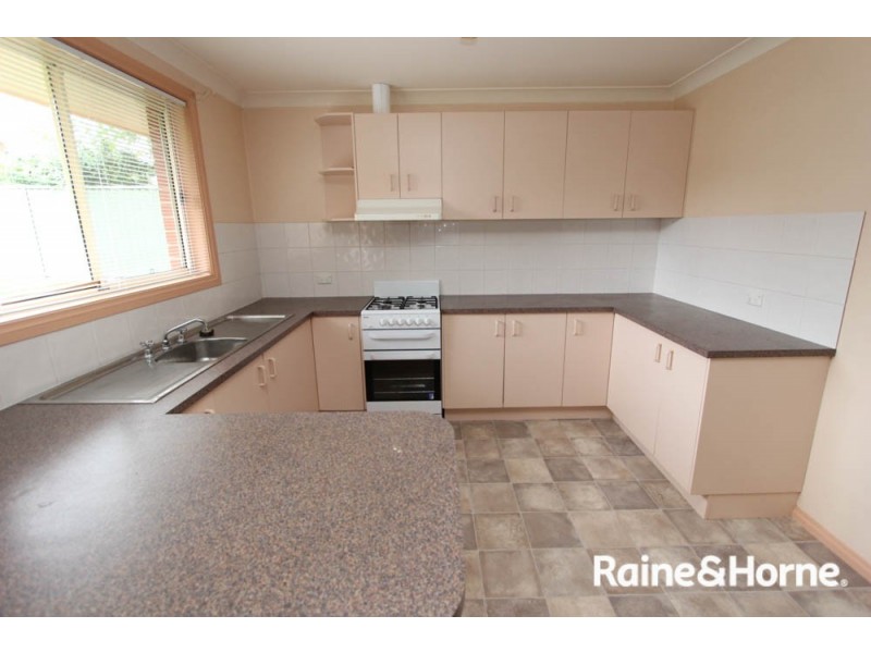 2/259 Bentinck St, Bathurst NSW 2795