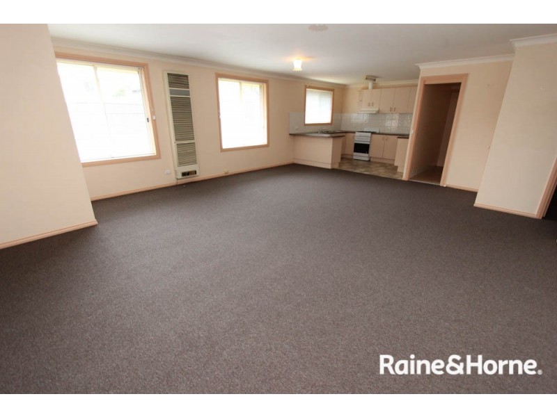 2/259 Bentinck St, Bathurst NSW 2795