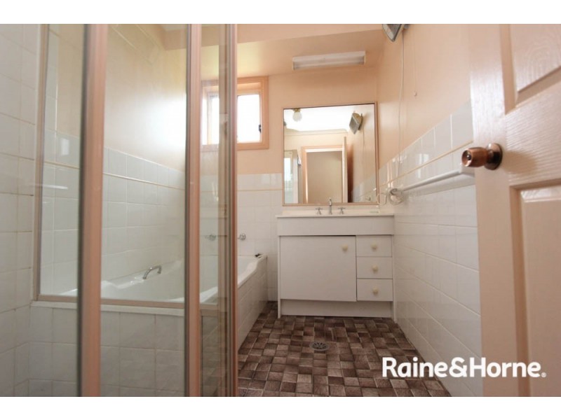 2/259 Bentinck St, Bathurst NSW 2795