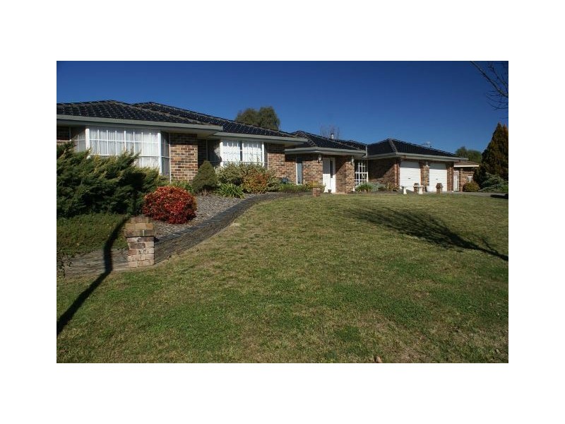 11 Abercrombie Dr, Bathurst NSW 2795