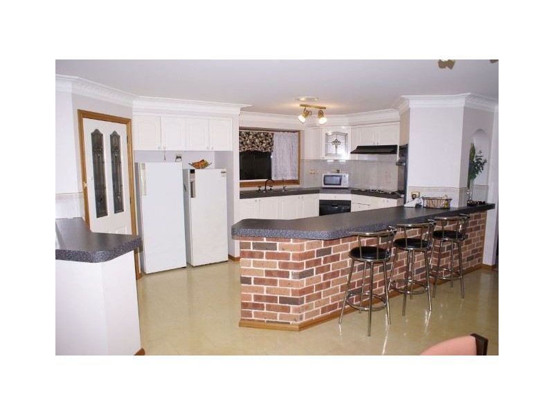 11 Abercrombie Dr, Bathurst NSW 2795