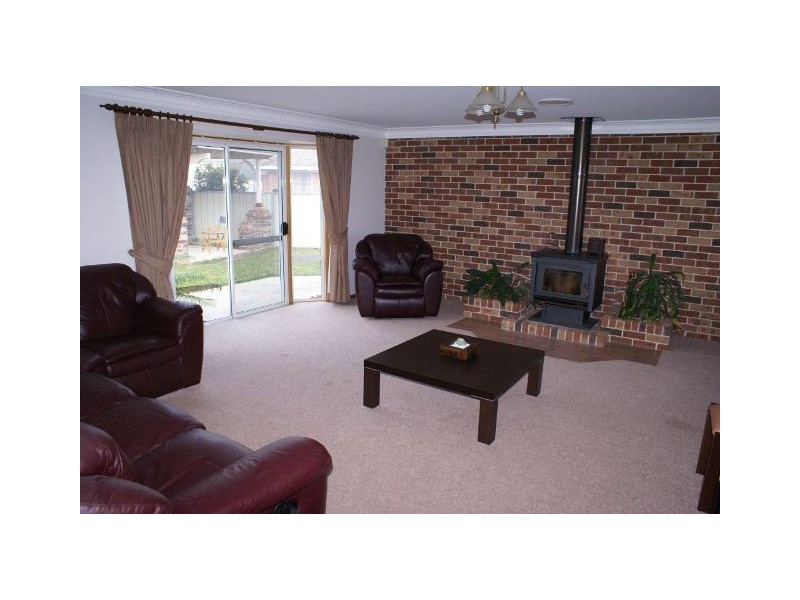 11 Abercrombie Dr, Bathurst NSW 2795