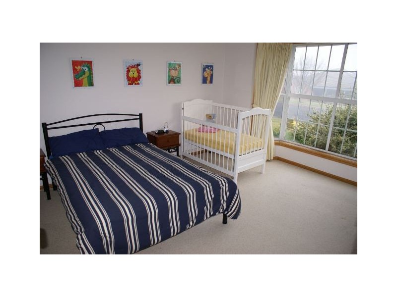 11 Abercrombie Dr, Bathurst NSW 2795