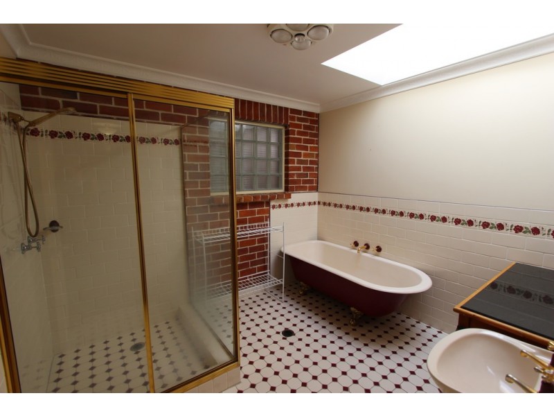 13 Devonshire Ln, Bathurst NSW 2795