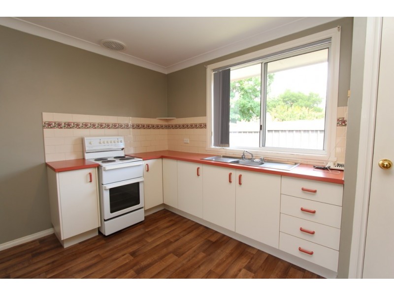 2/42 Lambert St, Bathurst NSW 2795