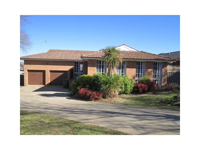 9 Bullock Place, Bathurst NSW 2795