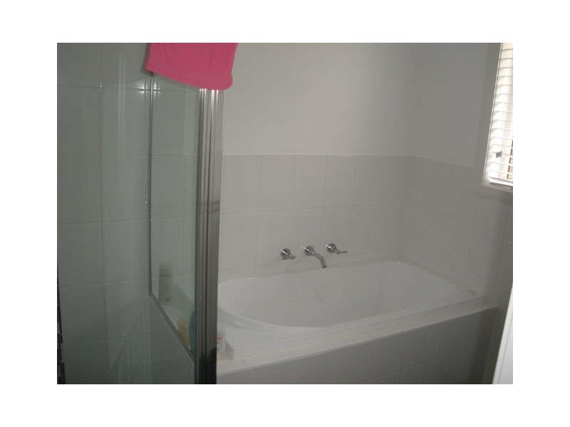 8a Blaxland Drive, Bathurst NSW 2795