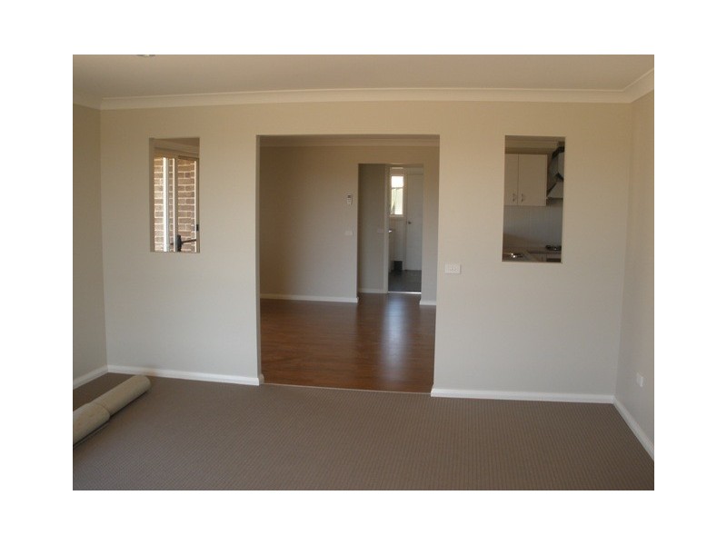 8a Blaxland Drive, Bathurst NSW 2795