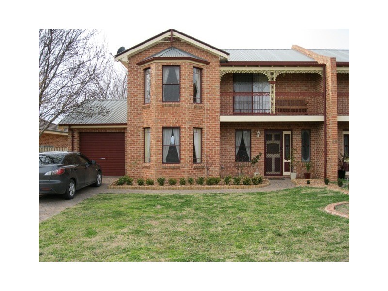 2/28 Dees close, Bathurst NSW 2795