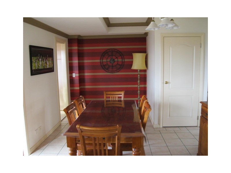 2/28 Dees close, Bathurst NSW 2795