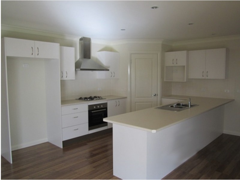 8 Cobb Place, Llanarth NSW 2795