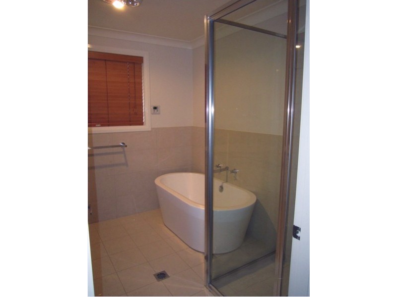 8 Cobb Place, Llanarth NSW 2795