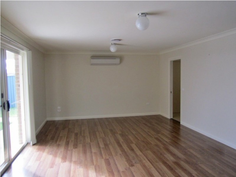 8 Cobb Place, Llanarth NSW 2795