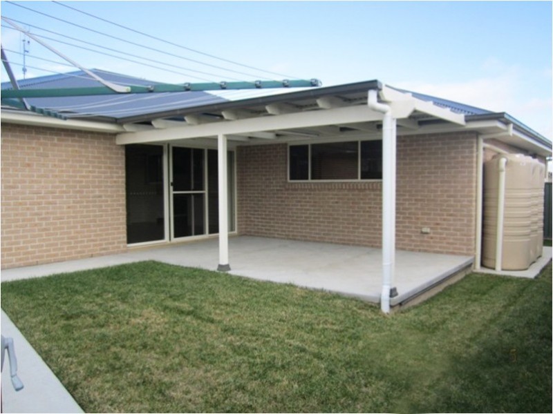 8 Cobb Place, Llanarth NSW 2795