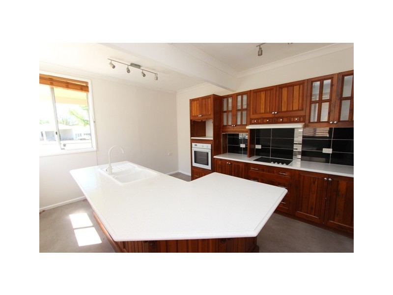 370 Stewart St, Bathurst NSW 2795