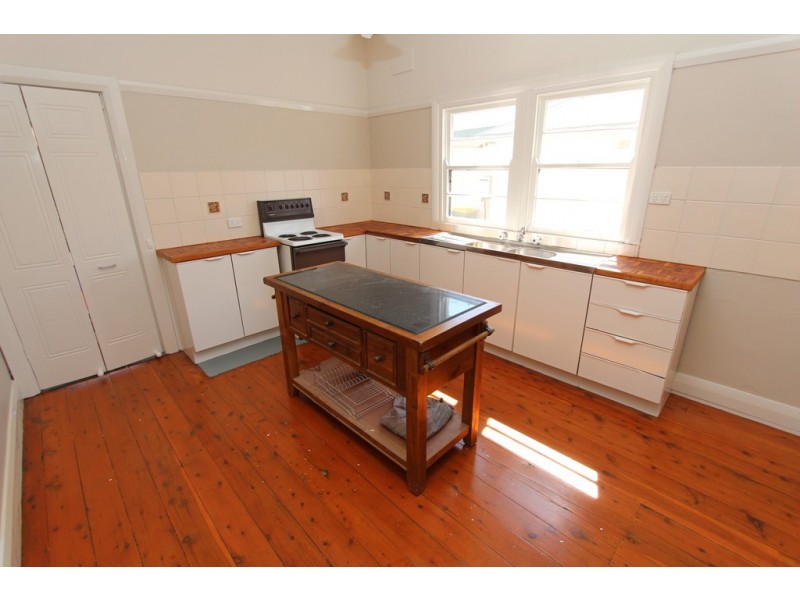 111 Peel Street, Bathurst NSW 2795