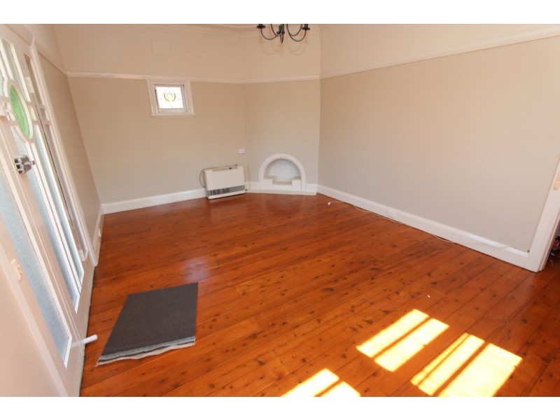 111 Peel Street, Bathurst NSW 2795