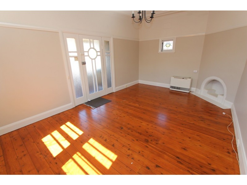 111 Peel Street, Bathurst NSW 2795