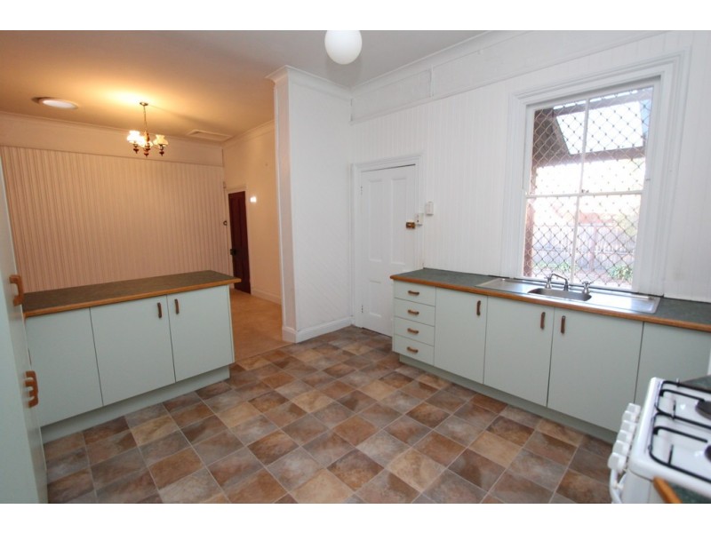 194 Piper Street, Bathurst NSW 2795