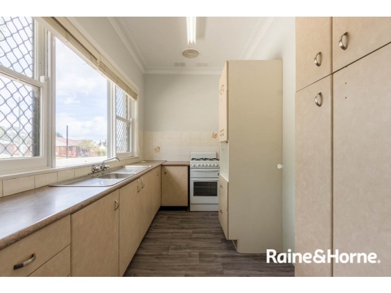 92 Esrom Street, West Bathurst NSW 2795
