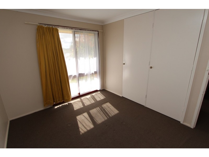 18 Casey Circuit, Bathurst NSW 2795