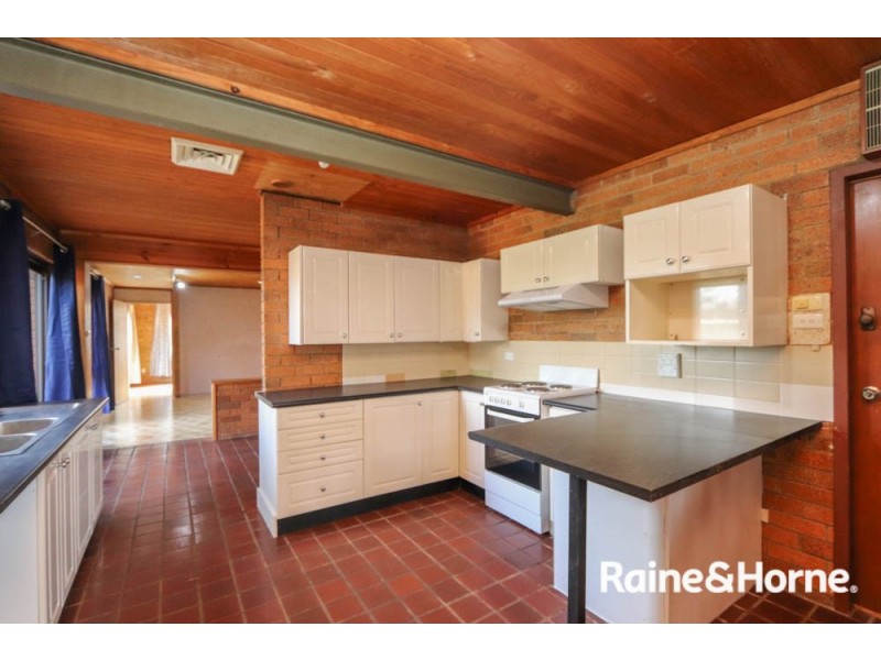 10 Miriyan drive, Bathurst NSW 2795