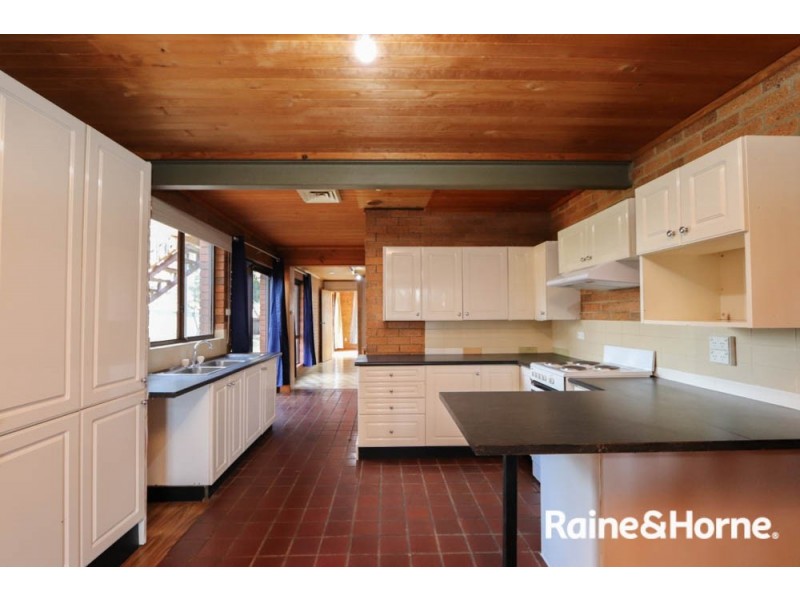 10 Miriyan drive, Bathurst NSW 2795