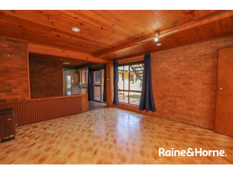 10 Miriyan drive, Bathurst NSW 2795