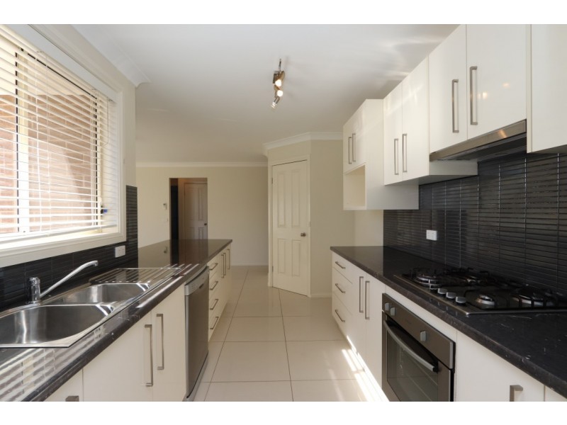 1a Carlyle Ave, Llanarth NSW 2795