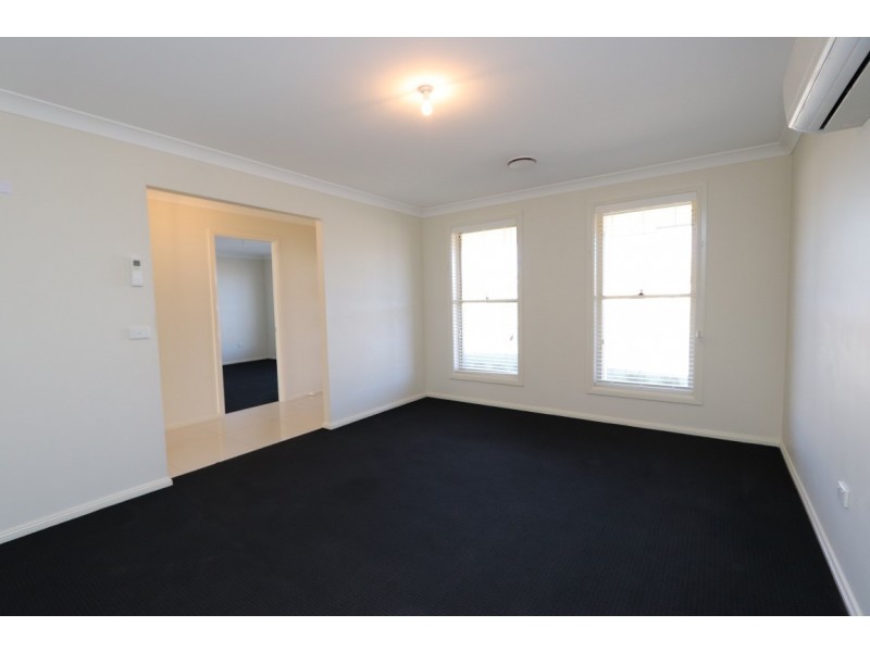 1a Carlyle Ave, Llanarth NSW 2795