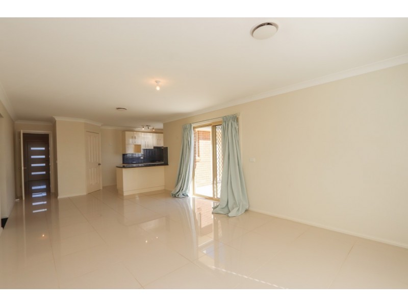 1a Carlyle Ave, Llanarth NSW 2795