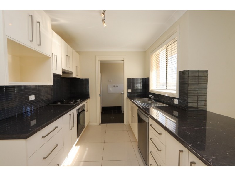 1a Carlyle Ave, Llanarth NSW 2795