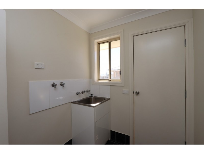1a Carlyle Ave, Llanarth NSW 2795