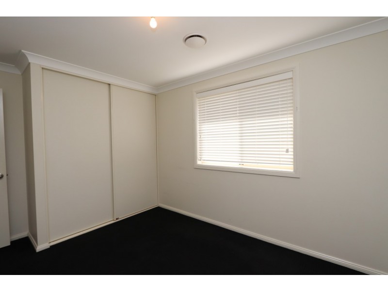 1a Carlyle Ave, Llanarth NSW 2795