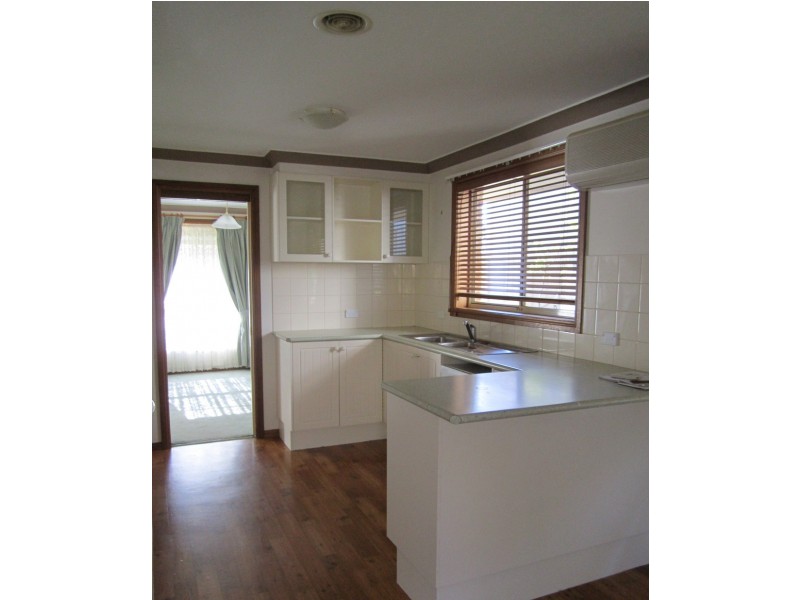 42 Kurumben Pl, Bathurst NSW 2795