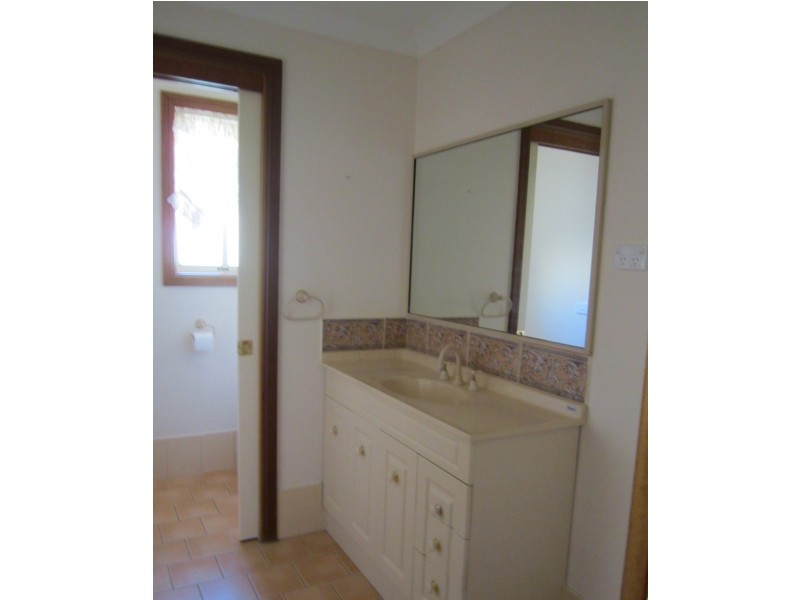 42 Kurumben Pl, Bathurst NSW 2795