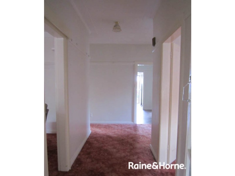 92 Stewart, Bathurst NSW 2795