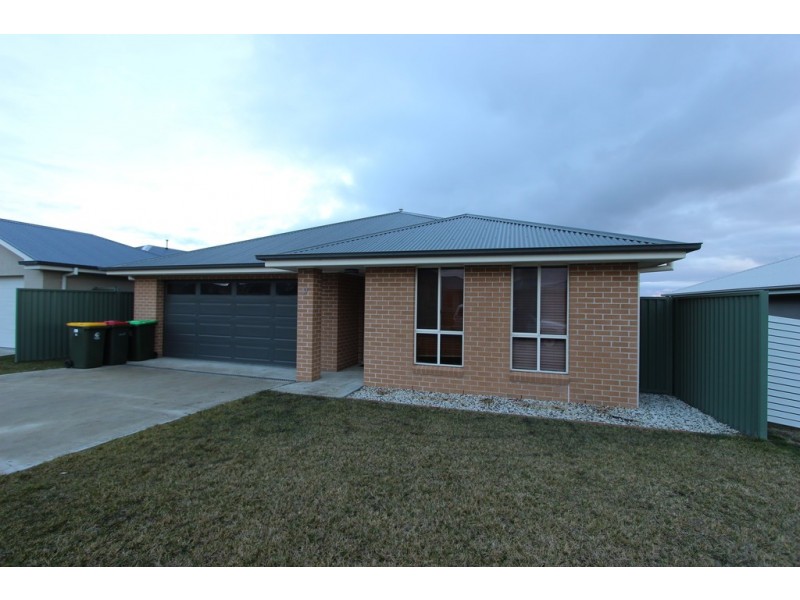 37 Blaxland Drive, Bathurst NSW 2795