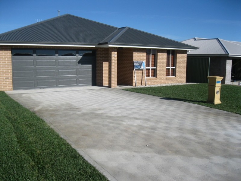 37 Blaxland Drive, Bathurst NSW 2795