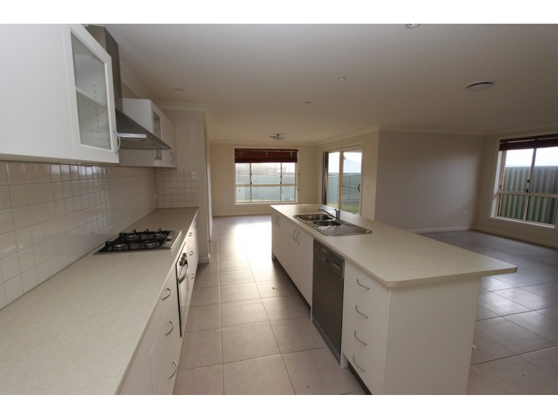 37 Blaxland Drive, Bathurst NSW 2795