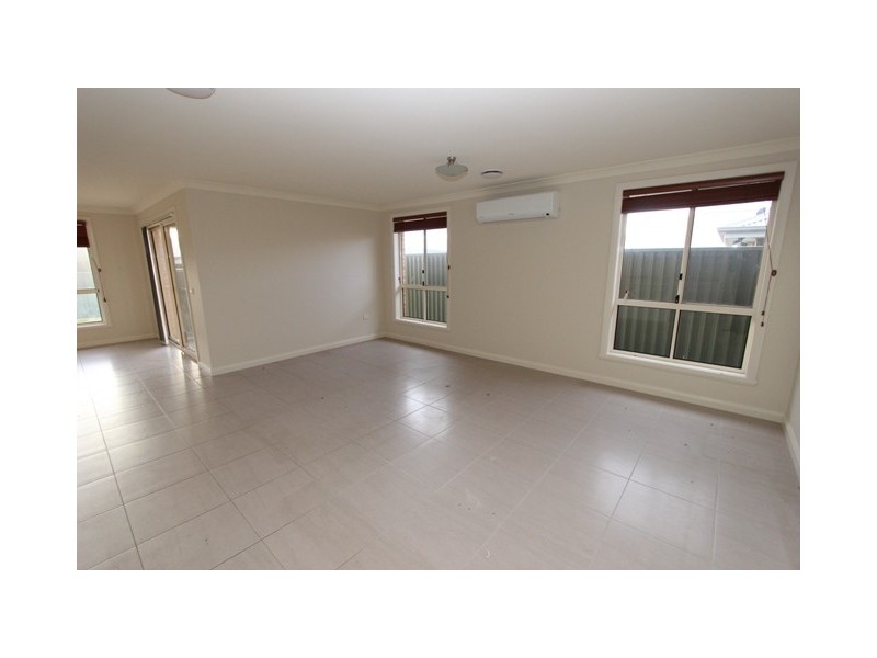 37 Blaxland Drive, Bathurst NSW 2795