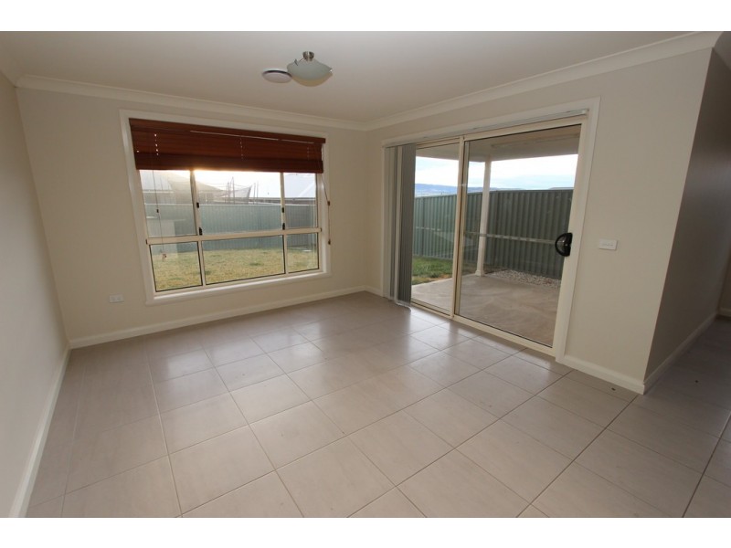 37 Blaxland Drive, Bathurst NSW 2795