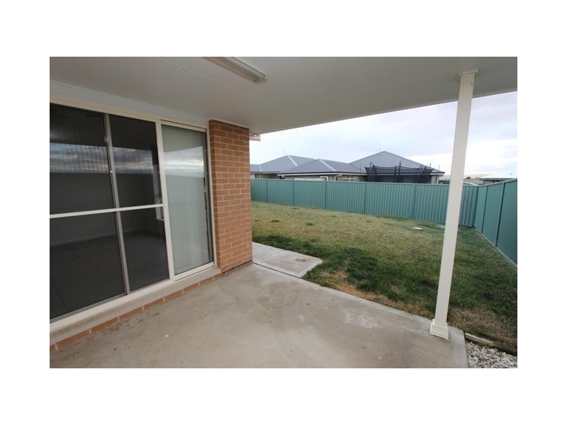 37 Blaxland Drive, Bathurst NSW 2795