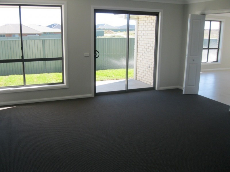 30 Blaxland Drive, Llanarth NSW 2795