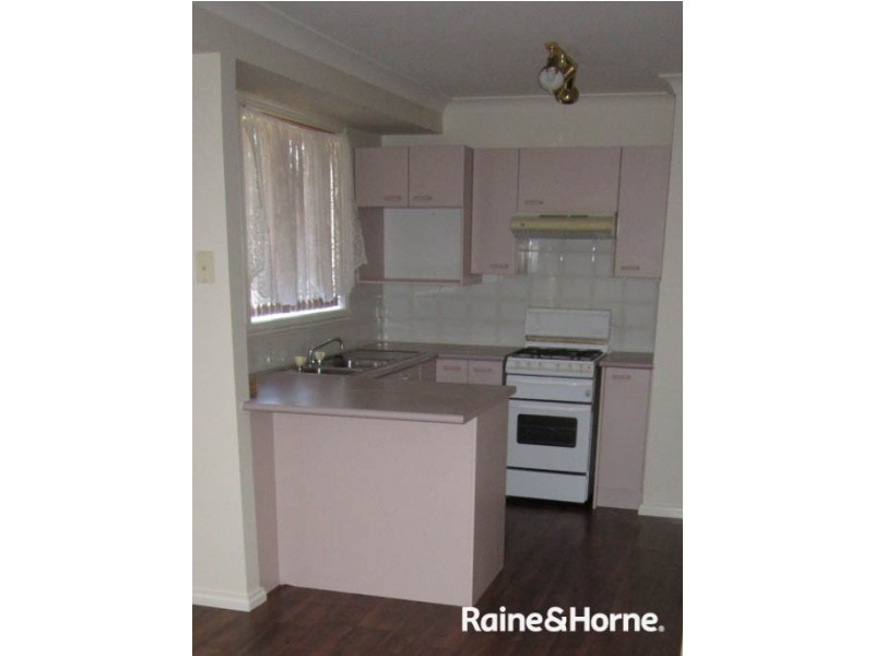 8 Charles Place, Kelso NSW 2795