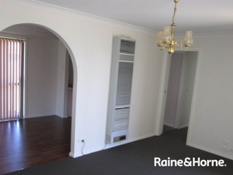 8 Charles Place, Kelso NSW 2795